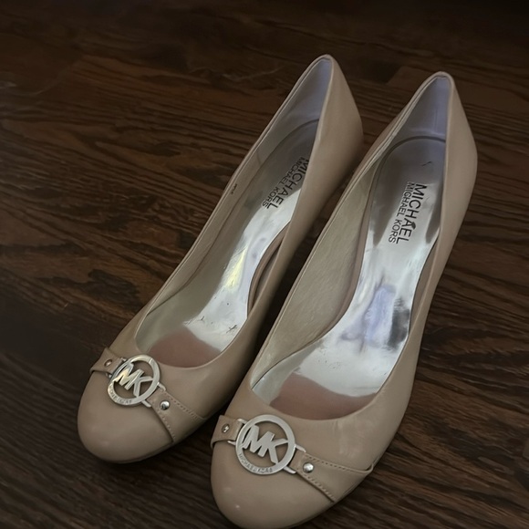 Michael Kors Shoes - MK Michael Kors nude color short pumps 9.5M